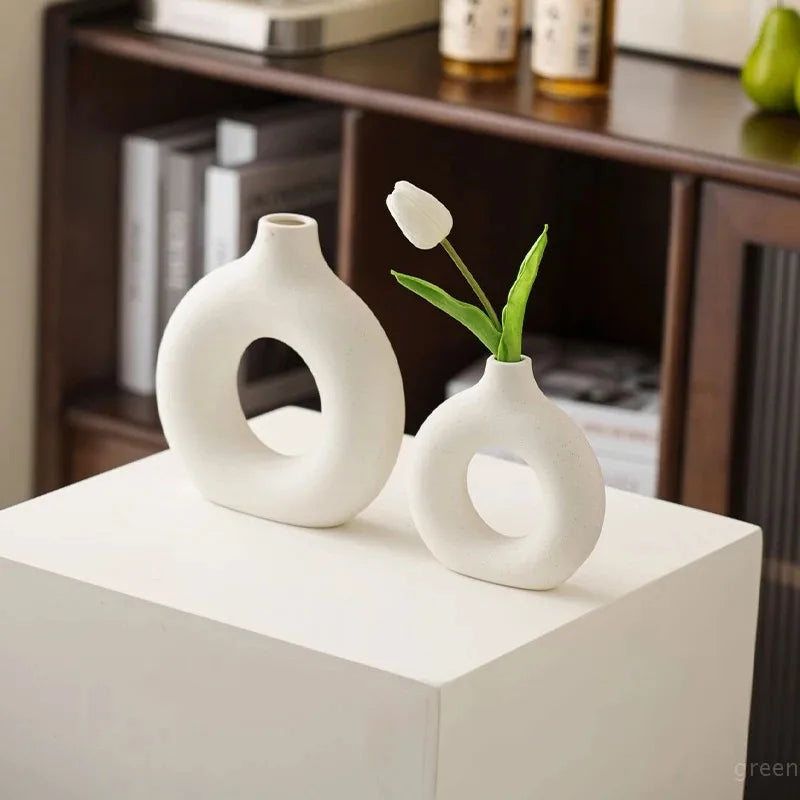 Creative Donut-Shaped Vase, Nordic-Style Plastic Vase, Minimalist Floral Arrangement, Table Setting, Home Living Room Decoration