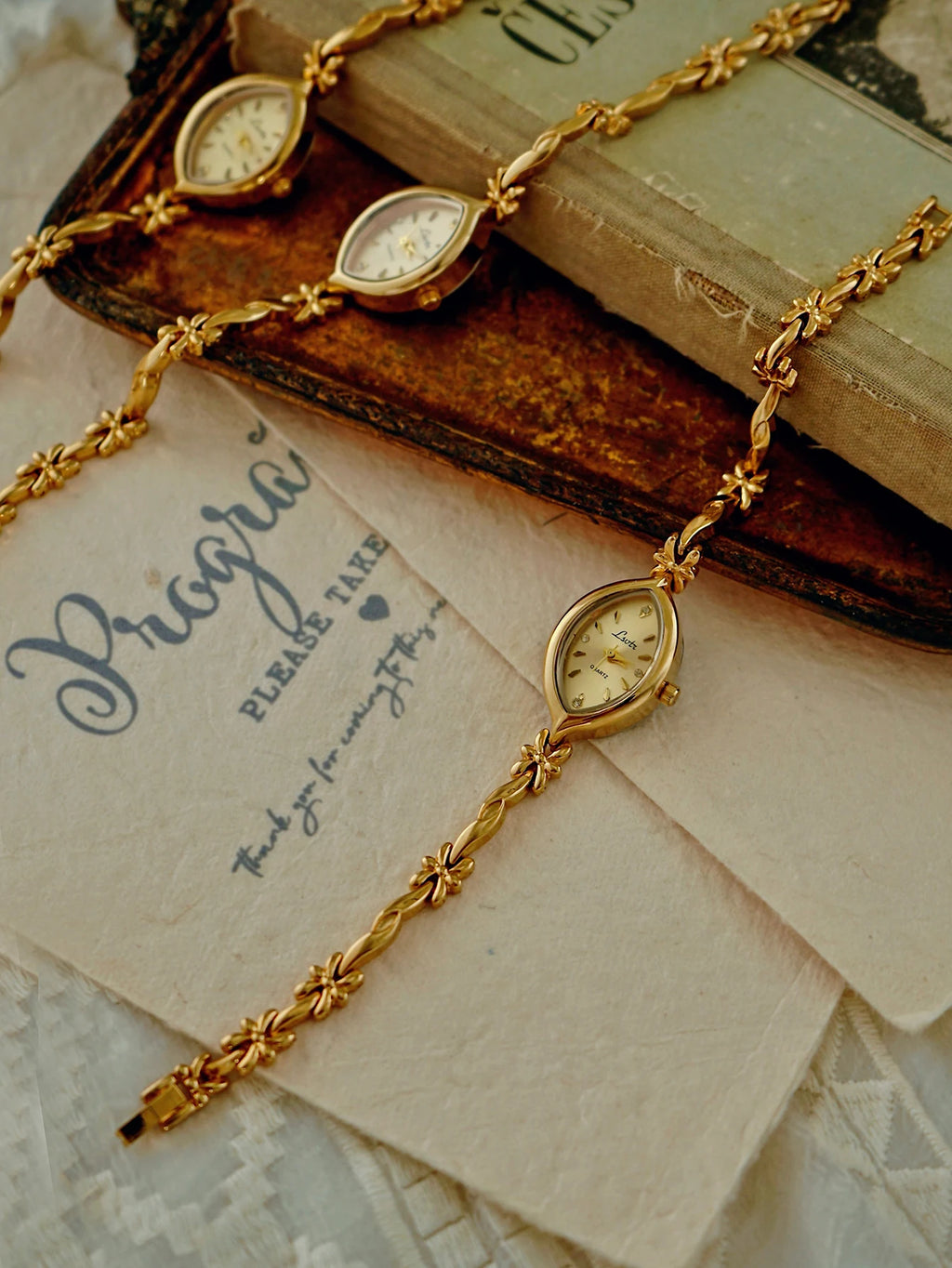 1 Piece of New French Retro Gold Small Dial Women's Watch, Fashionable, Simple, Luxurious, Elegant, Compact and Waterproof Bracelet, Women's Quartz Watch, Suitable for Decorative Wrists for Daily Wear, Dinner and Other Occasi