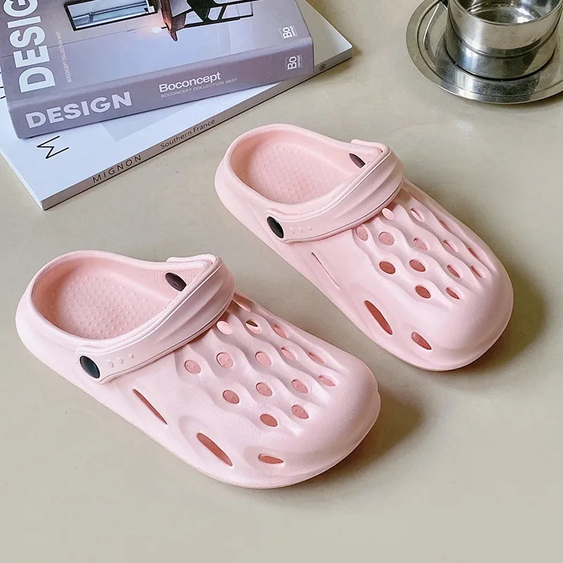 Fashion Women Slippers New Summer Slippers Outdoor Beach Slippers Classic Soft Men Garden Slippers Home Men Clogs Slippers