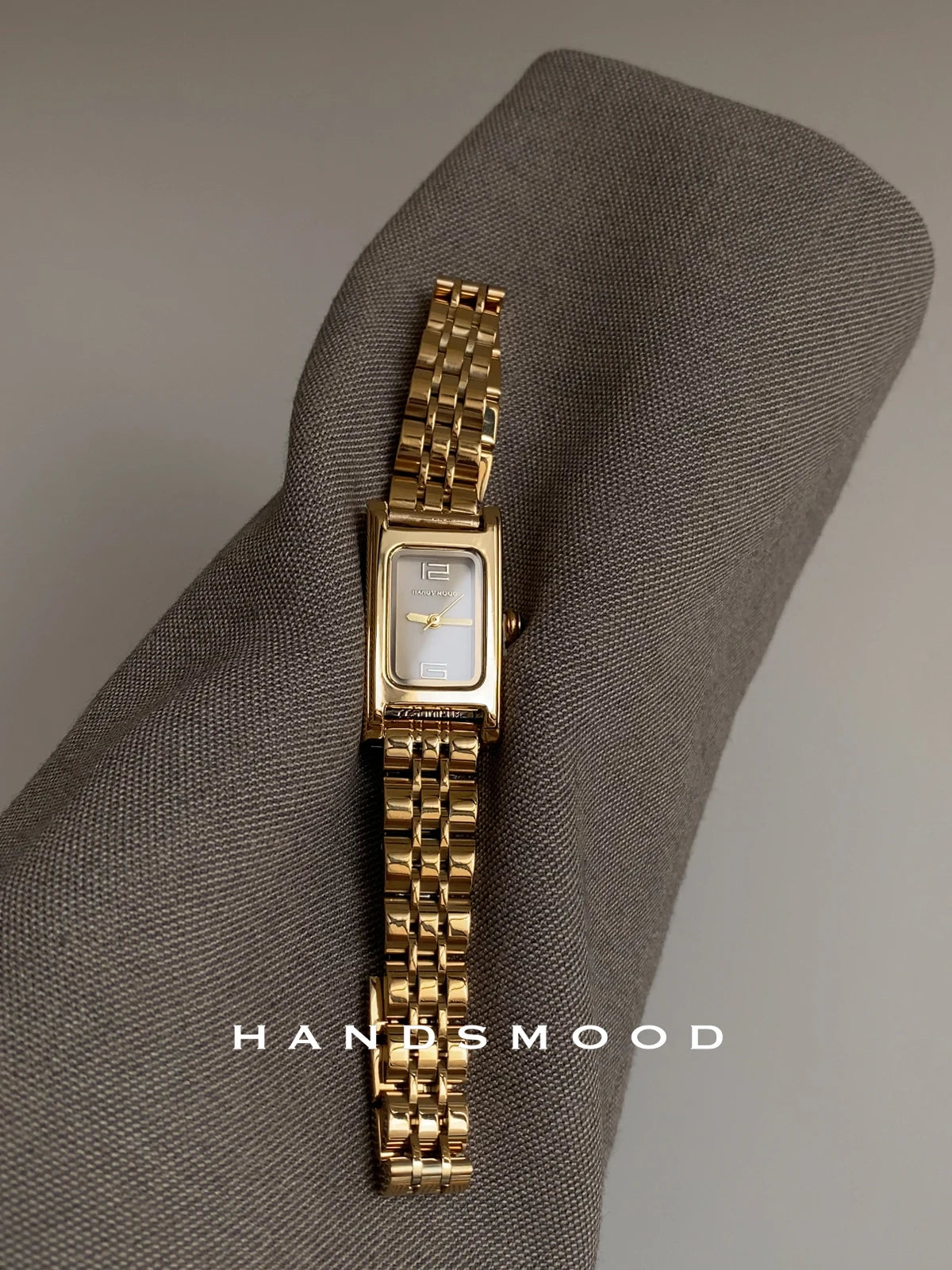 Retro High-End Luxury Gold Watch for Women: Versatile Quartz Timepiece, Vintage-Style Stainless Steel Gift for Women