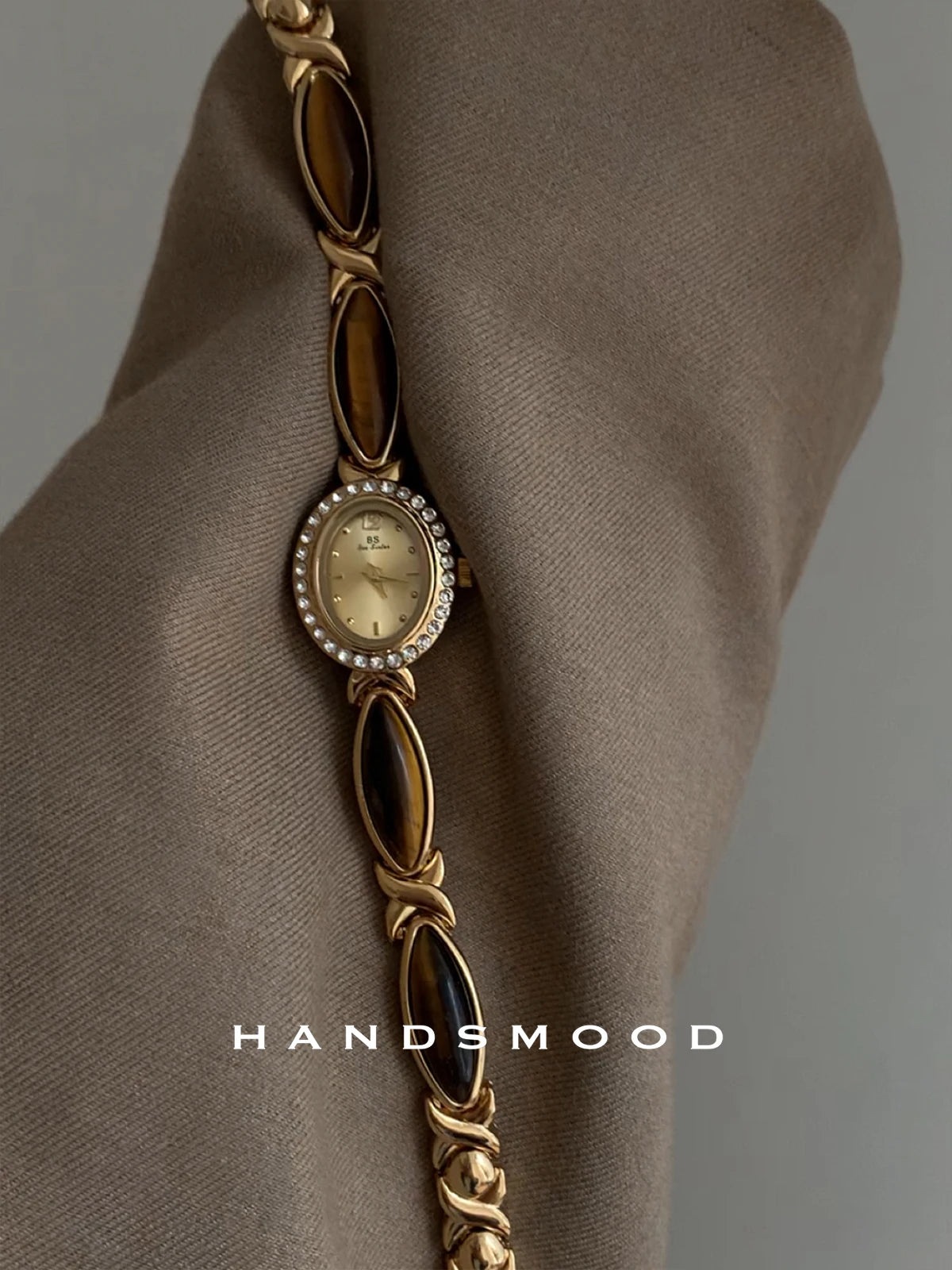 Retro High-End Luxury Gold Watch for Women: Versatile Quartz Timepiece, Vintage-Style Stainless Steel Gift for Women