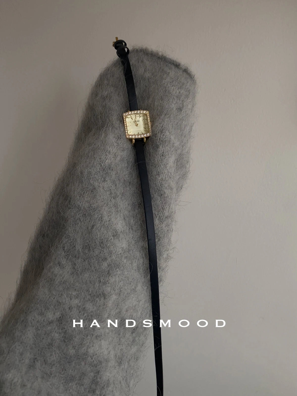 Retro High-End Luxury Gold Watch for Women: Versatile Quartz Timepiece, Vintage-Style Stainless Steel Gift for Women