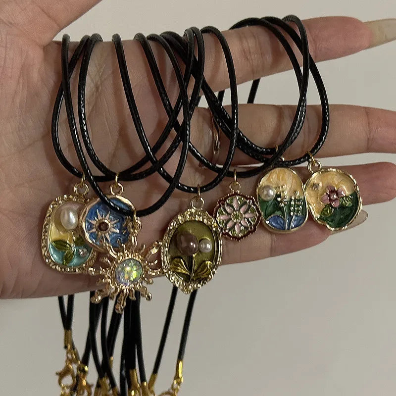 Vintage Drip Oil Flower Sun Pendant Necklace Leather Rope