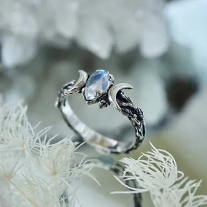 Huitan Imitation Moonstone Moon Ring for Women Vintage Party Jewelry Delicate Bohemian Style Finger Accessories for Party
