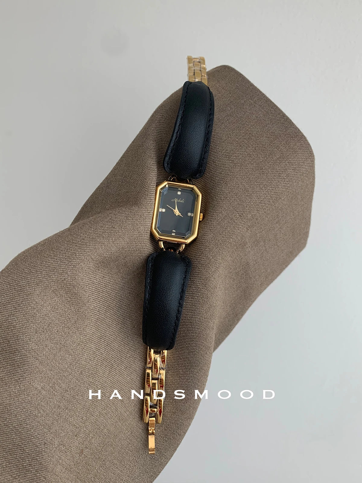 Retro High-End Luxury Gold Watch for Women: Versatile Quartz Timepiece, Vintage-Style Stainless Steel Gift for Women