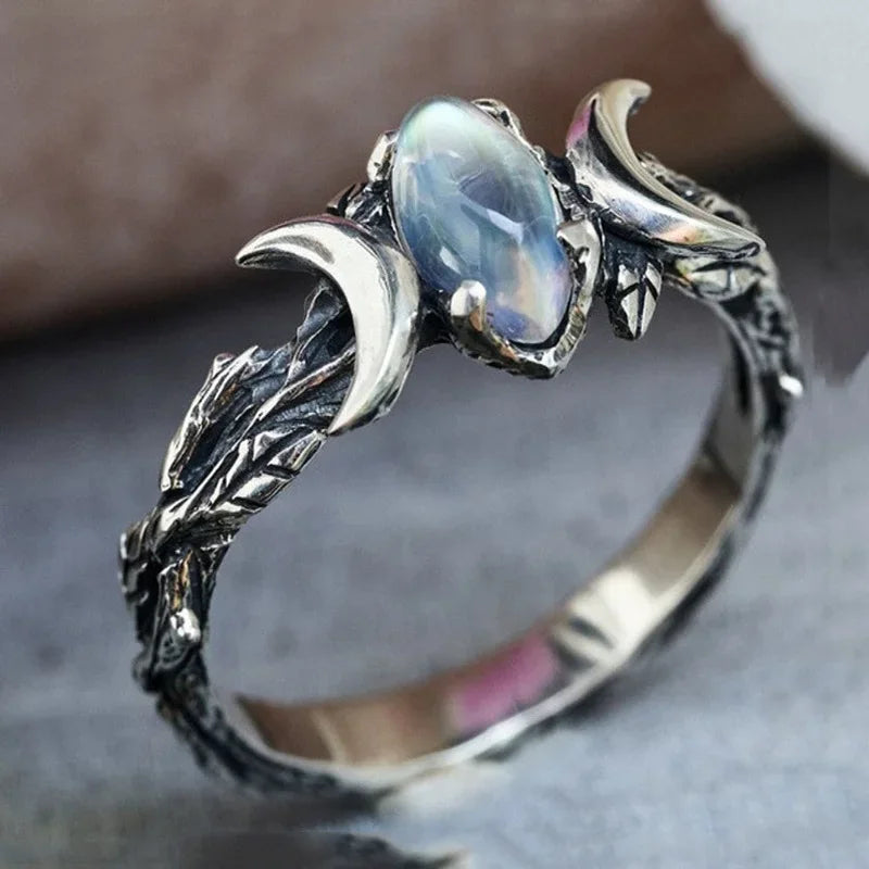 Huitan Imitation Moonstone Moon Ring for Women Vintage Party Jewelry Delicate Bohemian Style Finger Accessories for Party