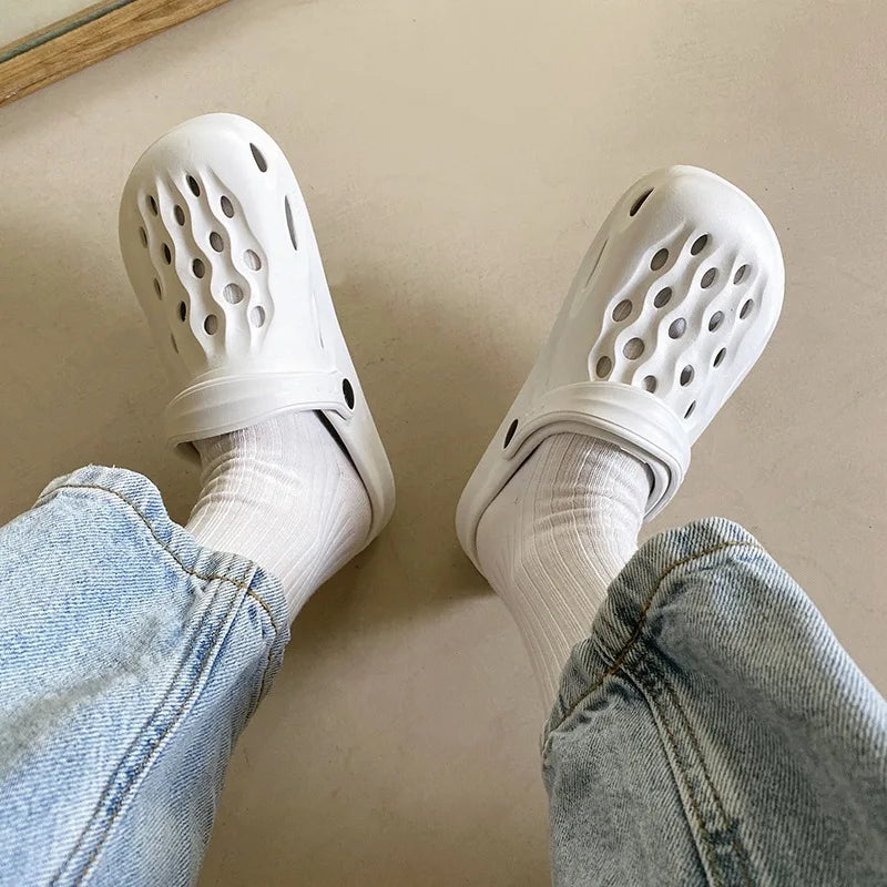 Fashion Women Slippers New Summer Slippers Outdoor Beach Slippers Classic Soft Men Garden Slippers Home Men Clogs Slippers