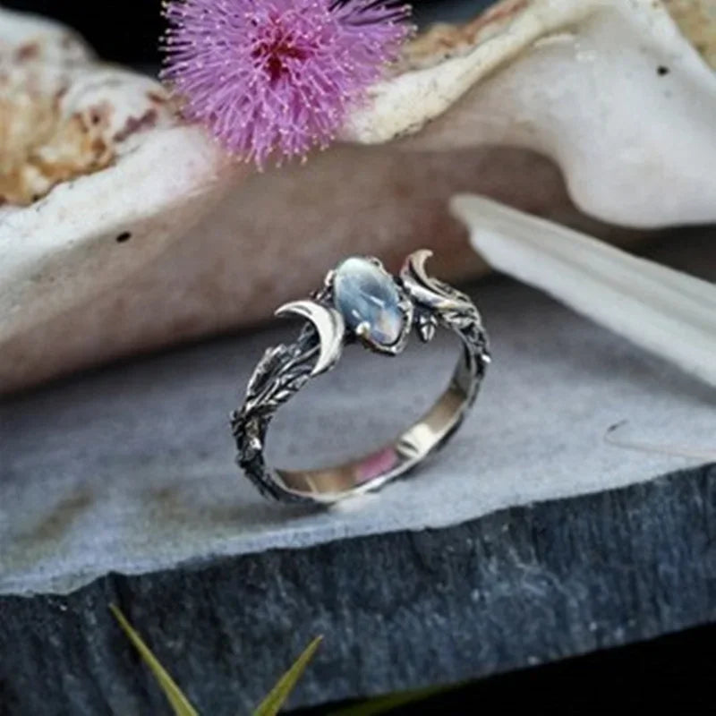 Huitan Imitation Moonstone Moon Ring for Women Vintage Party Jewelry Delicate Bohemian Style Finger Accessories for Party