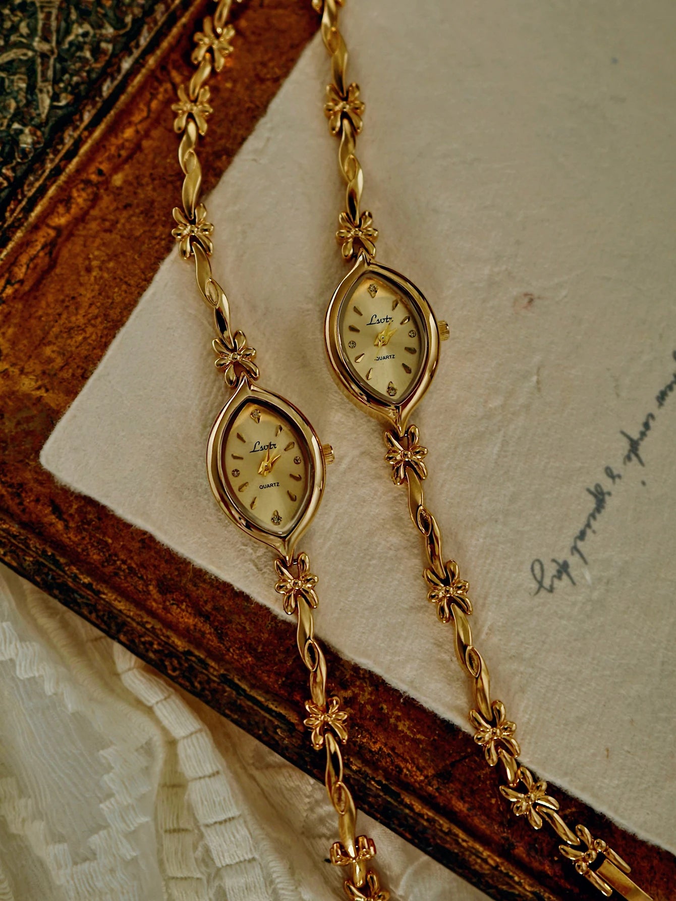 1 Piece of New French Retro Gold Small Dial Women's Watch, Fashionable, Simple, Luxurious, Elegant, Compact and Waterproof Bracelet, Women's Quartz Watch, Suitable for Decorative Wrists for Daily Wear, Dinner and Other Occasi